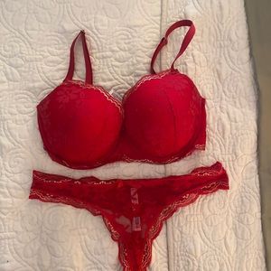 Victoria’s Secret Bra and Matching Thong 34DDD/M